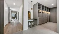 Luxury Penthouse with Astonishing Bay and City Views Hotel di South Melbourne