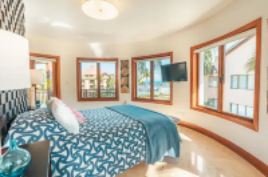 Penthouse w Jacuzzi and Ocean View Puerto Bahia Отели в г. 