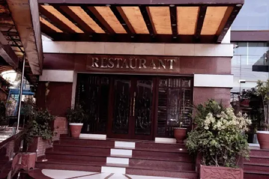 Hotel Pak Heritage Отели рядом с достопримечательностью «Guddi Ground»