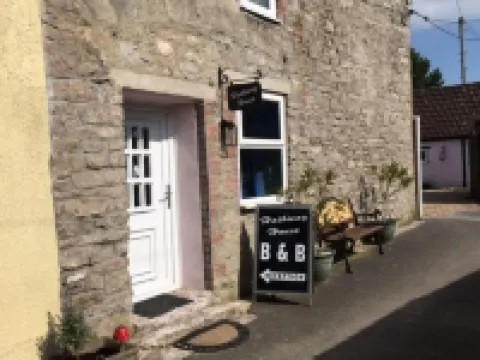 Hathway House Accommodation Hotels in Felton