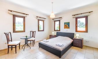 Villa Nikolina - 5 En-Suite Bedrooms