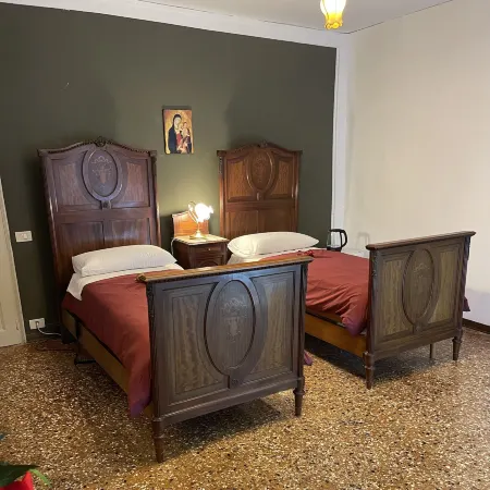 Lions Venice Guest House