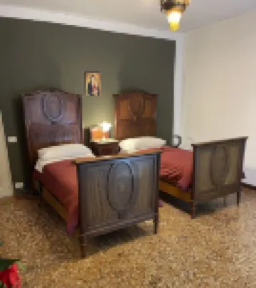 Lions Venice Guest House