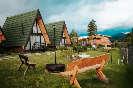 Chalés Entre Nuvens Отели рядом с достопримечательностью «Casa - Chalé Condomínio Estância das Águas Claras»