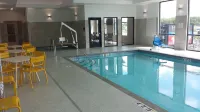Days Inn & Suites by Wyndham Duluth by the Mall - Pools
