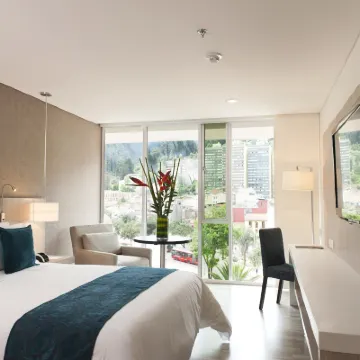 Hotel bh Bicentenario Hotéis próximos à(ao) Biblioteca Luis Ángel Arango