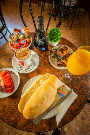 Hotel Arunda II Отели рядом с достопримечательностью «Arco de Felipe»