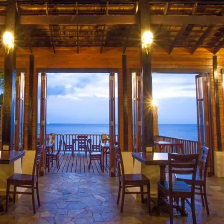 Koh Tao Beach Club Отели рядом с достопримечательностью «Пляж Сай Дэнг»
