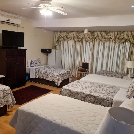 Pretoria North Lodge Отели рядом с достопримечательностью «Торговый центр Wonderboom Junction»