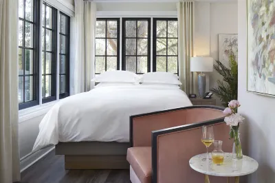 The Glenerin Inn Hotels near Central Erin Mills