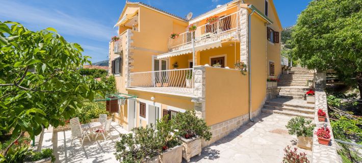 Apartments Nada Hotels in Bol