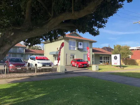 Eight Spence Отели в г. Уоррнамбул