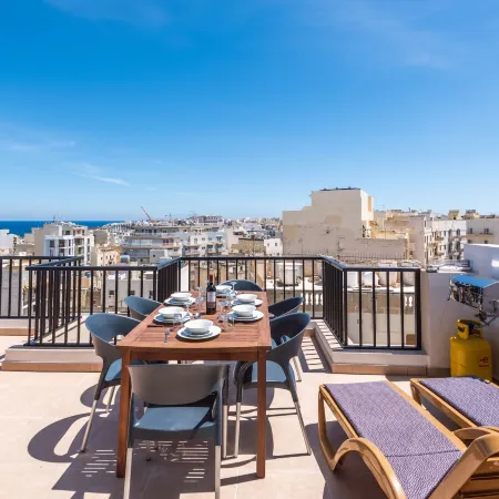 Seashells Penthouse Hot Tub Seaview by Getaways Malta