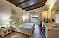 Colonna Beach Hotel Marinella فنادق في Porto Rotondo