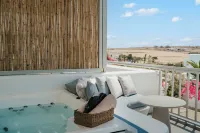 Mr and MRS White Paros - Hot Tub