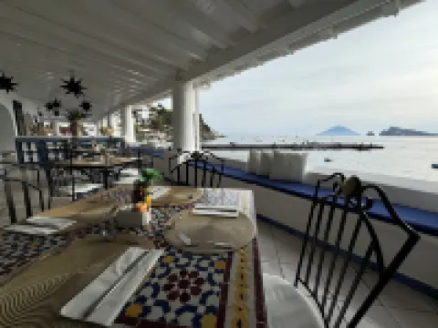 Casa del Prete Con Terrazzo Vista Mare Hotéis em Panarea