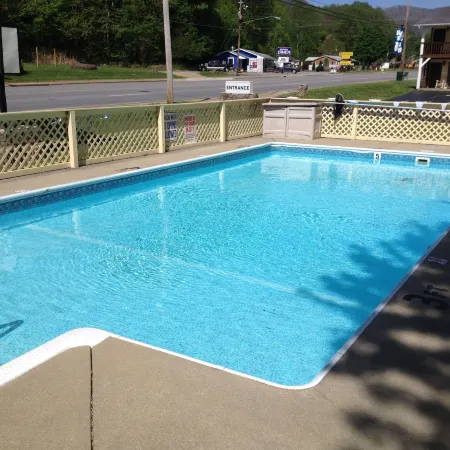 Travelowes Motel - Maggie Valley