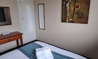 Commodore Motor Lodge