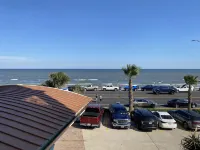 Holiday Inn Express & Suites GALVESTON WEST-SEAWALL by IHG - Parking