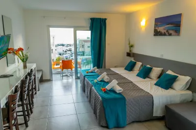 A Maos Hotel Apartments โรงแรมในเอเยียนาปา