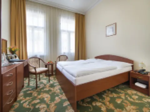 埃萊凡特EA酒店 卡羅維發利酒店