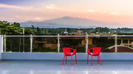 Le Mabin Pension Отели рядом с достопримечательностью «Dangcheomuldonggul Cave»