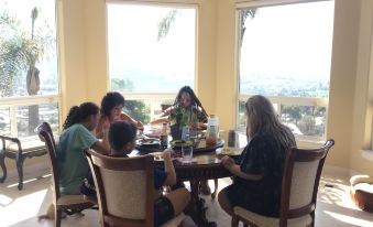 Sunshine Mountain Bed and Breakfast - Housity