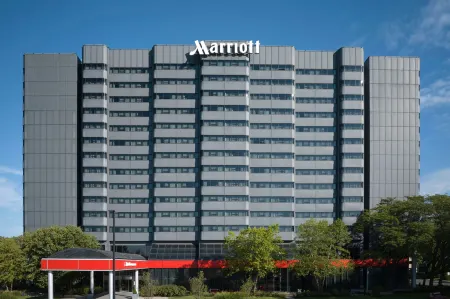 Teaneck Marriott at Glenpointe Отели в г. Тинек