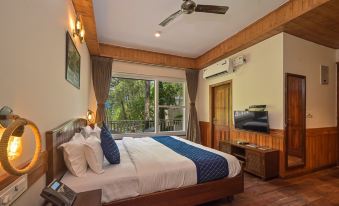 Jungle Lodge Resort