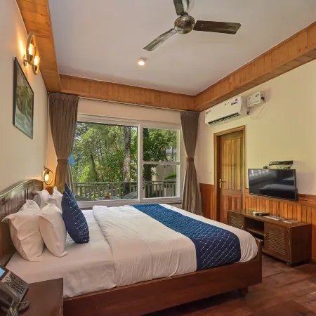 Jungle Lodge Resort