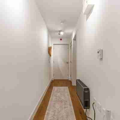 Central 1Bd with Free Underground Parking! Others