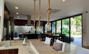 Mans o 6 Suites Riviera