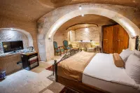 Caldera Cave Hotel & Restaurant