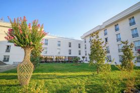 Holiday Hotel