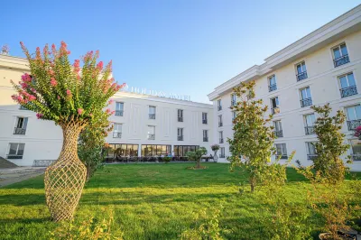 Holiday Hotel