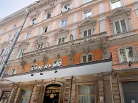 Hotel San Remo Hotels near The Coliseum