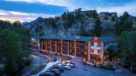 Silver Moon Inn Отели рядом с достопримечательностью «оз. Спраг»