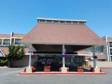 Red Lion Hotel Eureka Отели в г. Миртлтаун