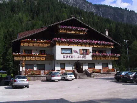 Hotel Albe Отели в г. Рокка-Пьеторе