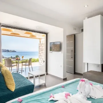 Kavos Hotel & Suites