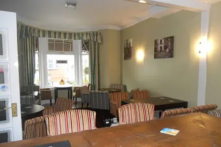 The Glenroy Guest House Отели рядом с достопримечательностью «Solaris Centre»