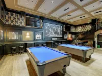 Strathcona Hotel Hotels near Market Square