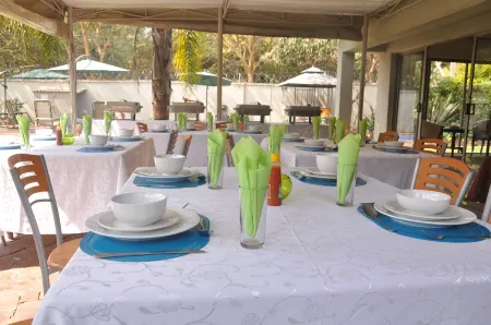 Coghlan Villa Guest House Отели в г. Хараре