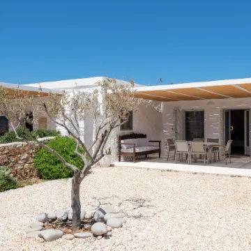 Donum Dei Seaside Suites & Villa