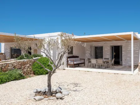 Donum Dei Seaside Suites & Villa