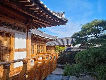 Wiyeonjae Hanok Stay Отели рядом со станцией Железнодорожная станция Гёнджу