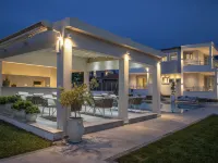 Sole Mare Hotels near شاطئ ماربل