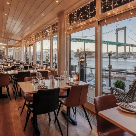 Quality Hotel Waterfront Отели рядом с достопримечательностью «Старый город»