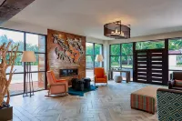 Fredericksburg Inn and Suites