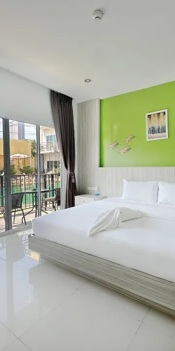 ห้องดีลักซ์พร้อมทางเข้าสระว่ายน้ำ(เตียงควีนไซส์)